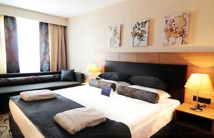 Hotel Listana 4*
